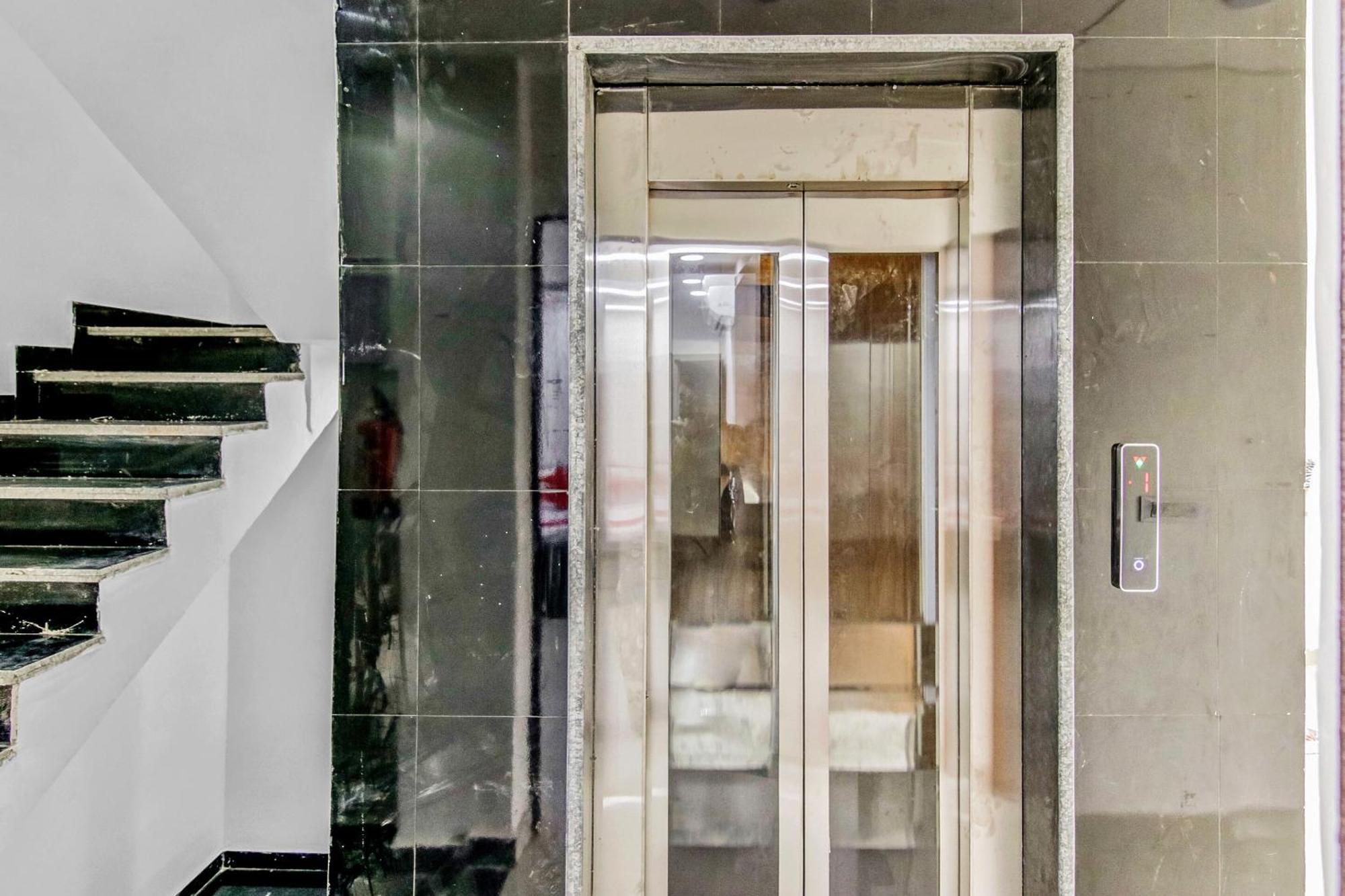Flagship Hotel Secret Mirage Near Rithala Metro Station 新德里 外观 照片