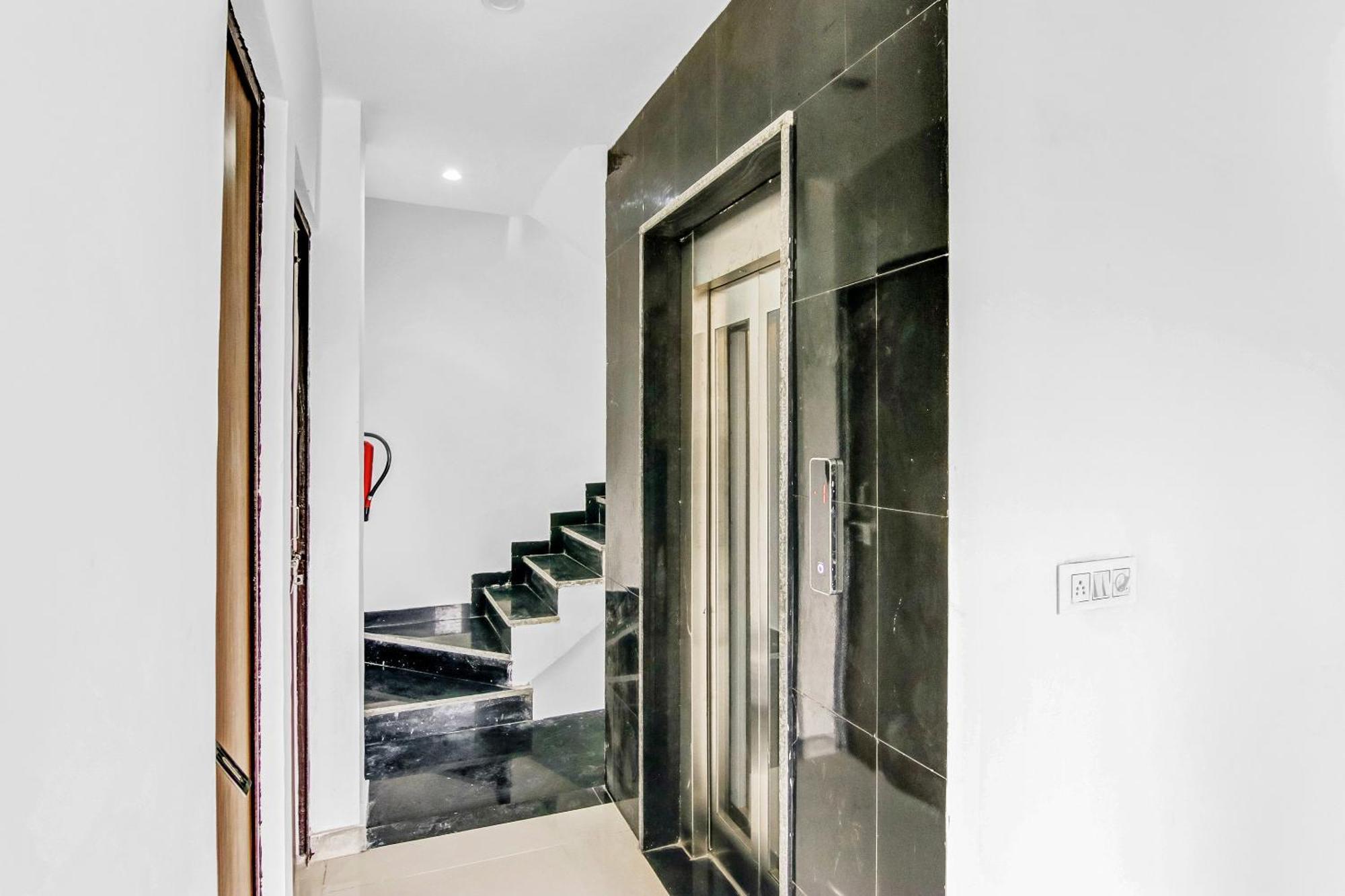 Flagship Hotel Secret Mirage Near Rithala Metro Station 新德里 外观 照片